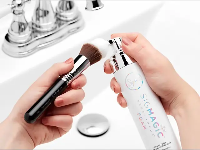 Vệ Sinh Cọ Trang Điểm Bằng Sữa Rửa Mặt: Hướng Dẫn Chi Tiết & Hiệu Quả