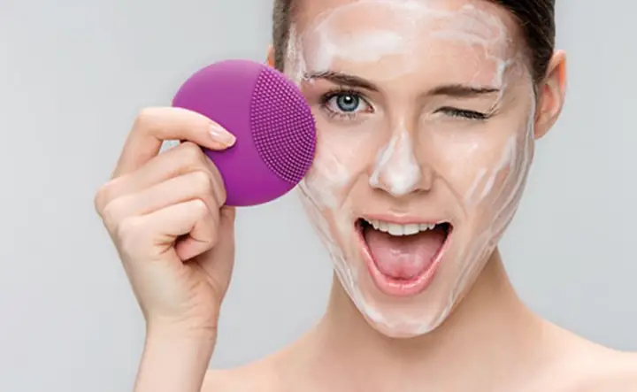 Xài Máy Rửa Mặt Bị Nổi Mụn: Nguyên Nhân, Cách Khắc Phục & Khi Nào Nên Dừng Lại Xài Máy Rửa Mặt Bị Nổi Mụn: Nguyên Nhân, Cách Khắc Phục & Khi Nào Nên Dừng Lại